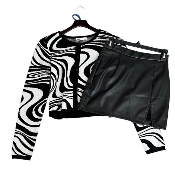 Faux Leather Split Skirt - Picture 3 of 6